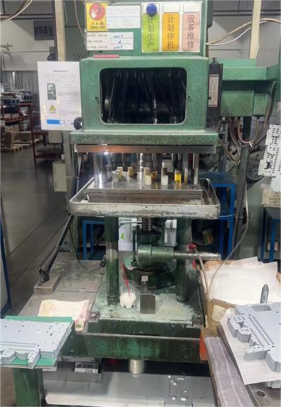 12、多軸攻絲機.jpg